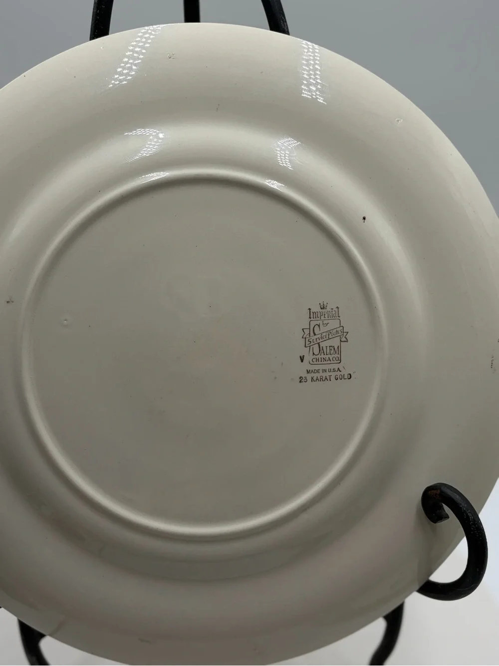 Decorative Carriage Motif Ceramic Dinner Plate in Cream and Green 23K Gold Trim
